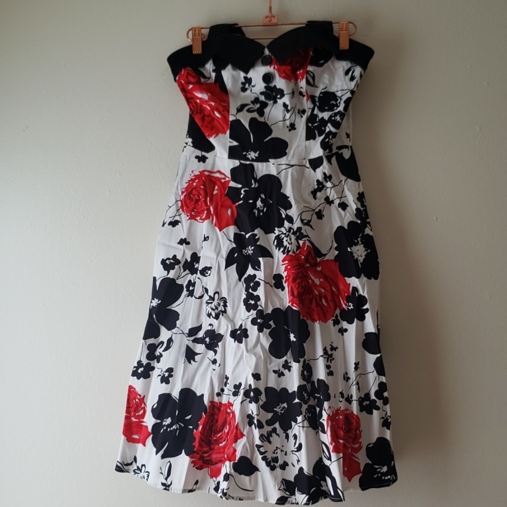 🍒NWOT Dressystar white w red/black flowers halter
